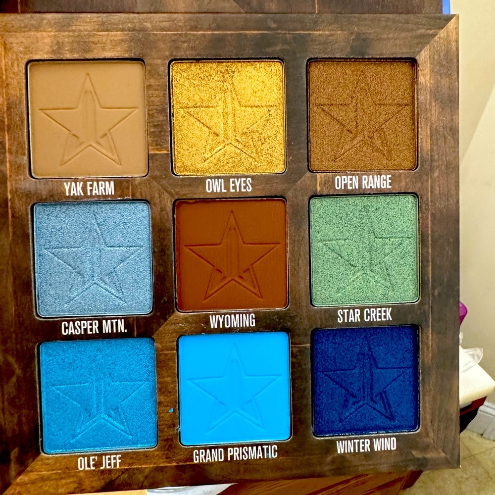 Jeffree Starr eye shadow pallet